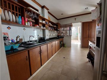 SE VENDE Y/O PERMUTA CASA DE TRES PISOS EN LOS ANGELES MONTERA