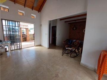 SE VENDE Y/O PERMUTA CASA DE TRES PISOS EN LOS ANGELES MONTERA