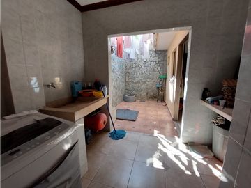 SE VENDE Y/O PERMUTA CASA DE TRES PISOS EN LOS ANGELES MONTERA