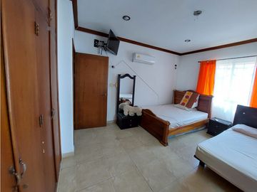 SE VENDE Y/O PERMUTA CASA DE TRES PISOS EN LOS ANGELES MONTERA