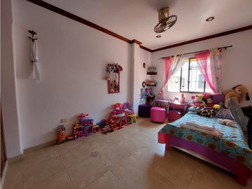 SE VENDE Y/O PERMUTA CASA DE TRES PISOS EN LOS ANGELES MONTERA