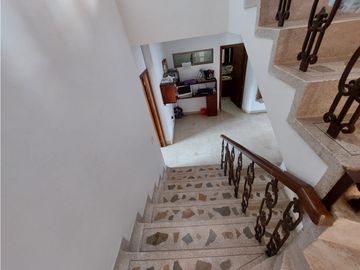 SE VENDE Y/O PERMUTA CASA DE TRES PISOS EN LOS ANGELES MONTERA