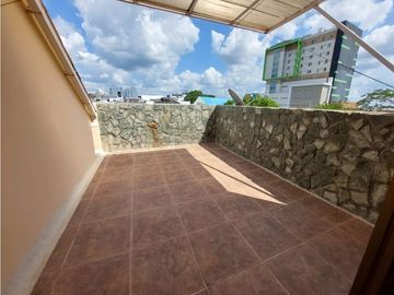 SE VENDE Y/O PERMUTA CASA DE TRES PISOS EN LOS ANGELES MONTERA