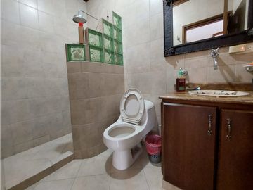 SE VENDE Y/O PERMUTA CASA DE TRES PISOS EN LOS ANGELES MONTERA