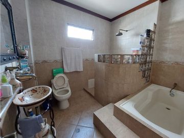SE VENDE Y/O PERMUTA CASA DE TRES PISOS EN LOS ANGELES MONTERA