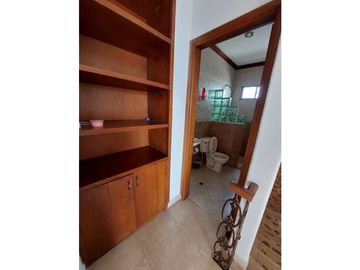 SE VENDE Y/O PERMUTA CASA DE TRES PISOS EN LOS ANGELES MONTERA