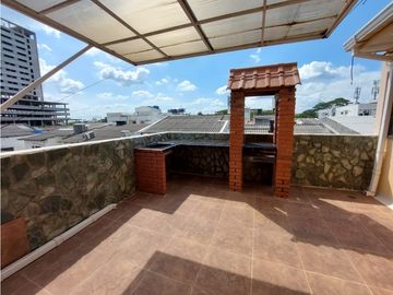 SE VENDE Y/O PERMUTA CASA DE TRES PISOS EN LOS ANGELES MONTERA