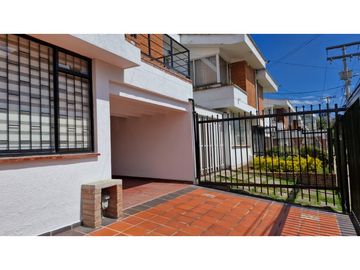 ARRIENDO CASA EN LAS VILLAS