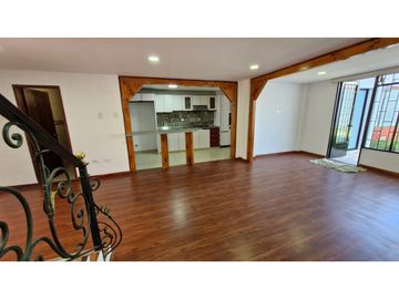 ARRIENDO CASA EN LAS VILLAS