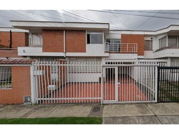 ARRIENDO CASA EN LAS VILLAS