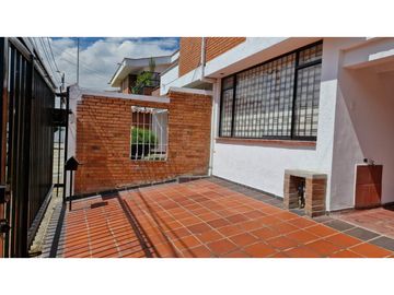 ARRIENDO CASA EN LAS VILLAS