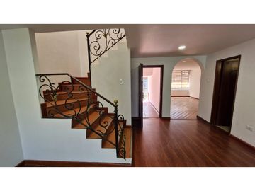 ARRIENDO CASA EN LAS VILLAS