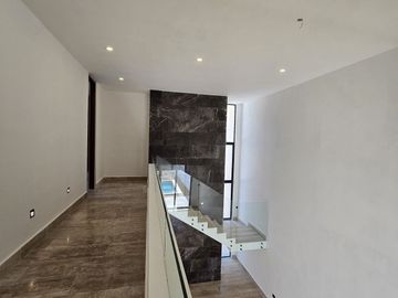 CASA DE 2 PLANTAS CON ALBERCA EN PRIVADA CON AMENIDADES AL NORTE DE MERIDA