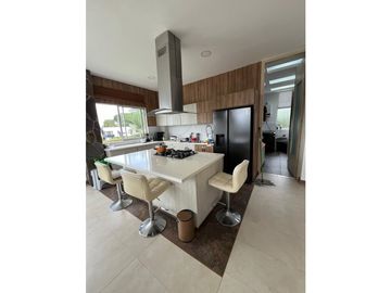VENTA DE CASA CAMPESTRE EN CONDOMINIO ZONA EL  CAIMO