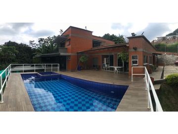 Casa campestre en condominio para la venta en la buitrera,Cali !!!