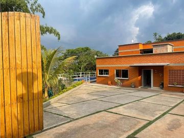Casa campestre en condominio para la venta en la buitrera,Cali !!!