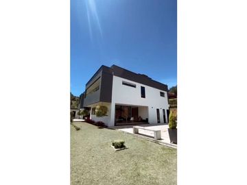 Casa campestre en condominio para la venta en via las palmas Medellin!