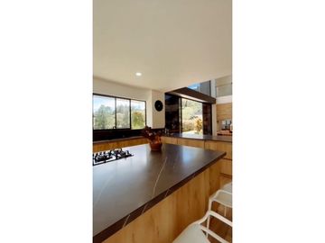 Casa campestre en condominio para la venta en via las palmas Medellin!