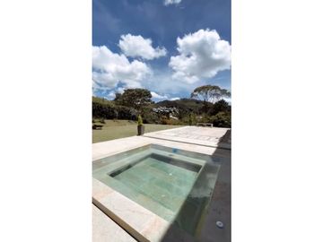 Casa campestre en condominio para la venta en via las palmas Medellin!