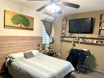 CASA EN VENTA CUMBRES 5° SECTOR  ¡¡OPORTUNIDAD !!