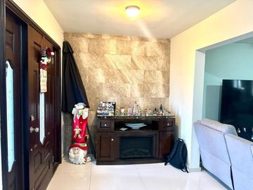 CASA EN VENTA CUMBRES 5° SECTOR  ¡¡OPORTUNIDAD !!