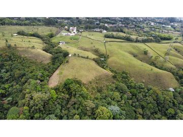 ESPECTACULAR FINCA  DE 36.000 M2 A 10 MINUTOS  DE ARMENIA