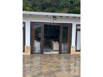 vendo casa finca campestre el Peñol  Antioquia 3.200 m2 uv FR