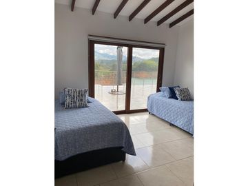 vendo casa finca campestre el Peñol  Antioquia 3.200 m2 uv FR