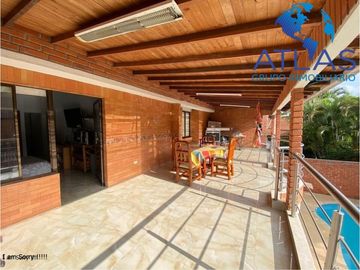 VENTA DE HERMOSA CASA EN CONJUNTO LAGOS DEL CACIQUE COD: 537