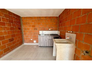 Casa esquinera con local en Villa del Carmen - Pereira