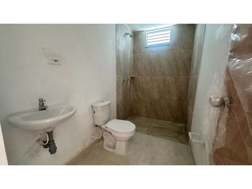 Casa esquinera con local en Villa del Carmen - Pereira