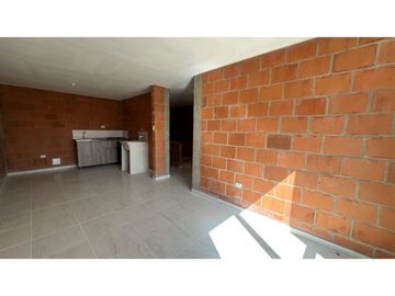 Casa esquinera con local en Villa del Carmen - Pereira