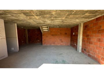 Casa esquinera con local en Villa del Carmen - Pereira