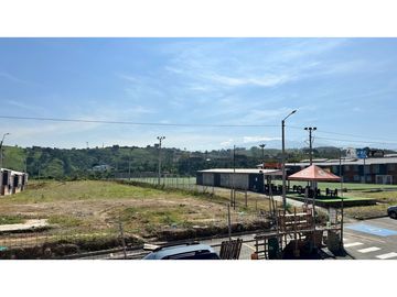 Casa esquinera con local en Villa del Carmen - Pereira