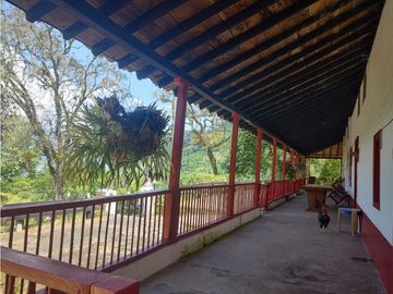 Finca tradicional en Fredonia con hermosa vista