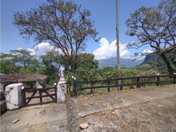 Finca tradicional en Fredonia con hermosa vista