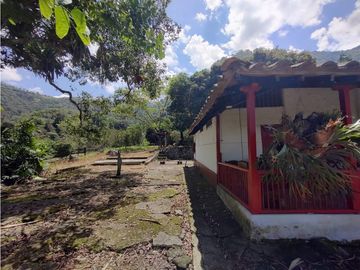 Finca tradicional en Fredonia con hermosa vista