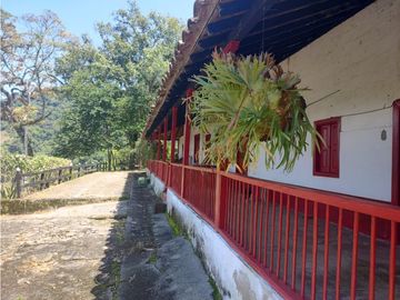 Finca tradicional en Fredonia con hermosa vista