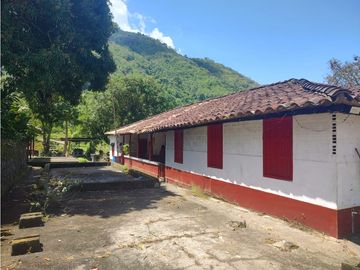 Finca tradicional en Fredonia con hermosa vista