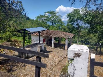 Finca tradicional en Fredonia con hermosa vista