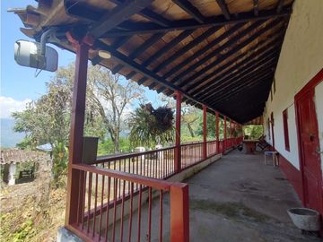 Finca tradicional en Fredonia con hermosa vista
