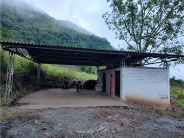 Finca tradicional en Fredonia con hermosa vista