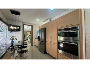 VENTA DE CASA LUJOSA  EN BARRIO LA CASTELLANA