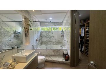VENTA DE CASA LUJOSA  EN BARRIO LA CASTELLANA