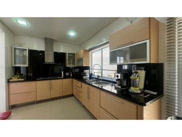 VENTA DE CASA LUJOSA  EN BARRIO LA CASTELLANA