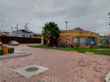 Vendo casa en conjunto cerrado en Chía