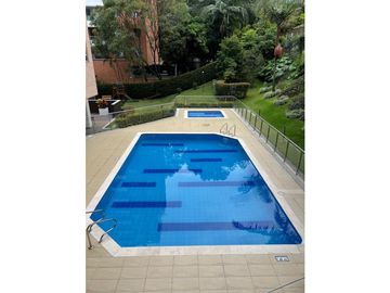 VENDO APARTAMENTO  LOMA DEL ESMERALDAL ENVIGADO