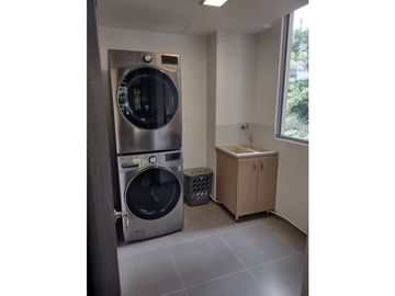 VENDO APARTAMENTO  LOMA DEL ESMERALDAL ENVIGADO