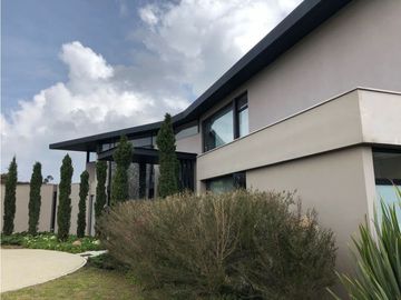 Espectacular Casa Campestre en Alto de las Palmas