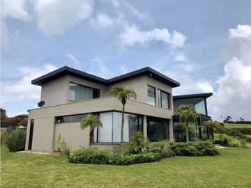 Espectacular Casa Campestre en Alto de las Palmas
